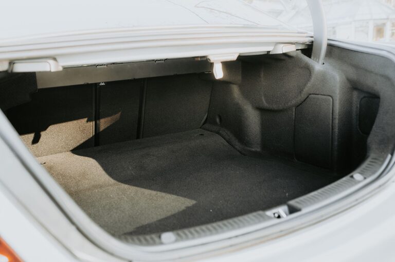 How to Keep Your Car Organized and Clean Every Day